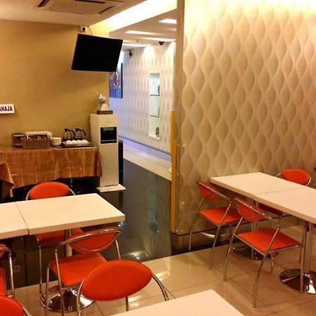 Mornington Hotel Medan Ипох Екстериор снимка