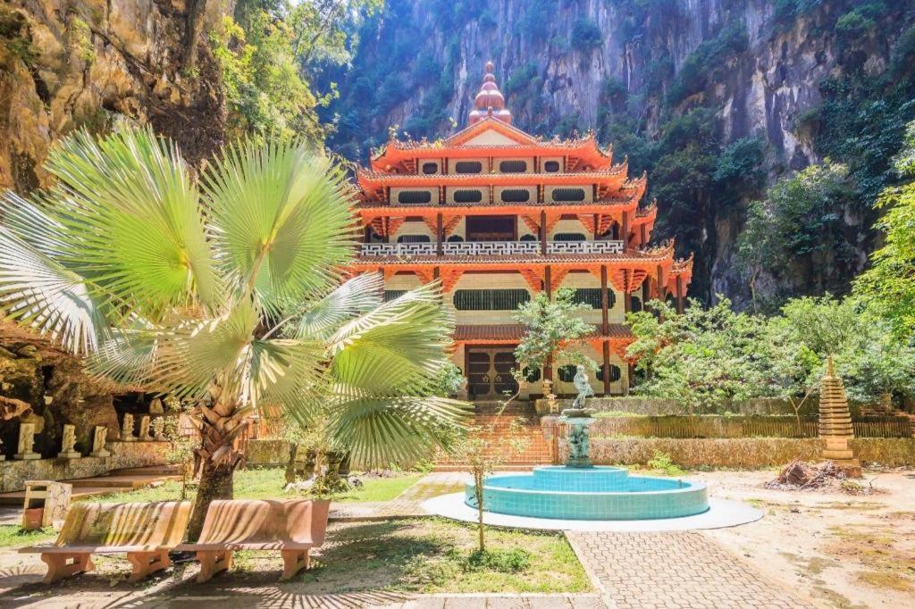 Mornington Hotel Medan Ипох Екстериор снимка