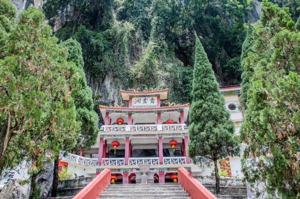 Mornington Hotel Medan Ипох Екстериор снимка