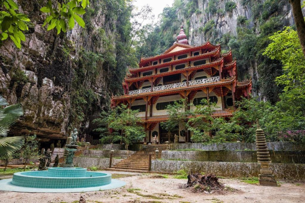 Mornington Hotel Medan Ипох Екстериор снимка