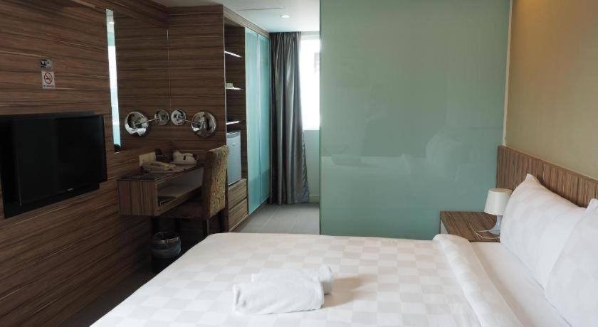 Mornington Hotel Medan Ипох Екстериор снимка