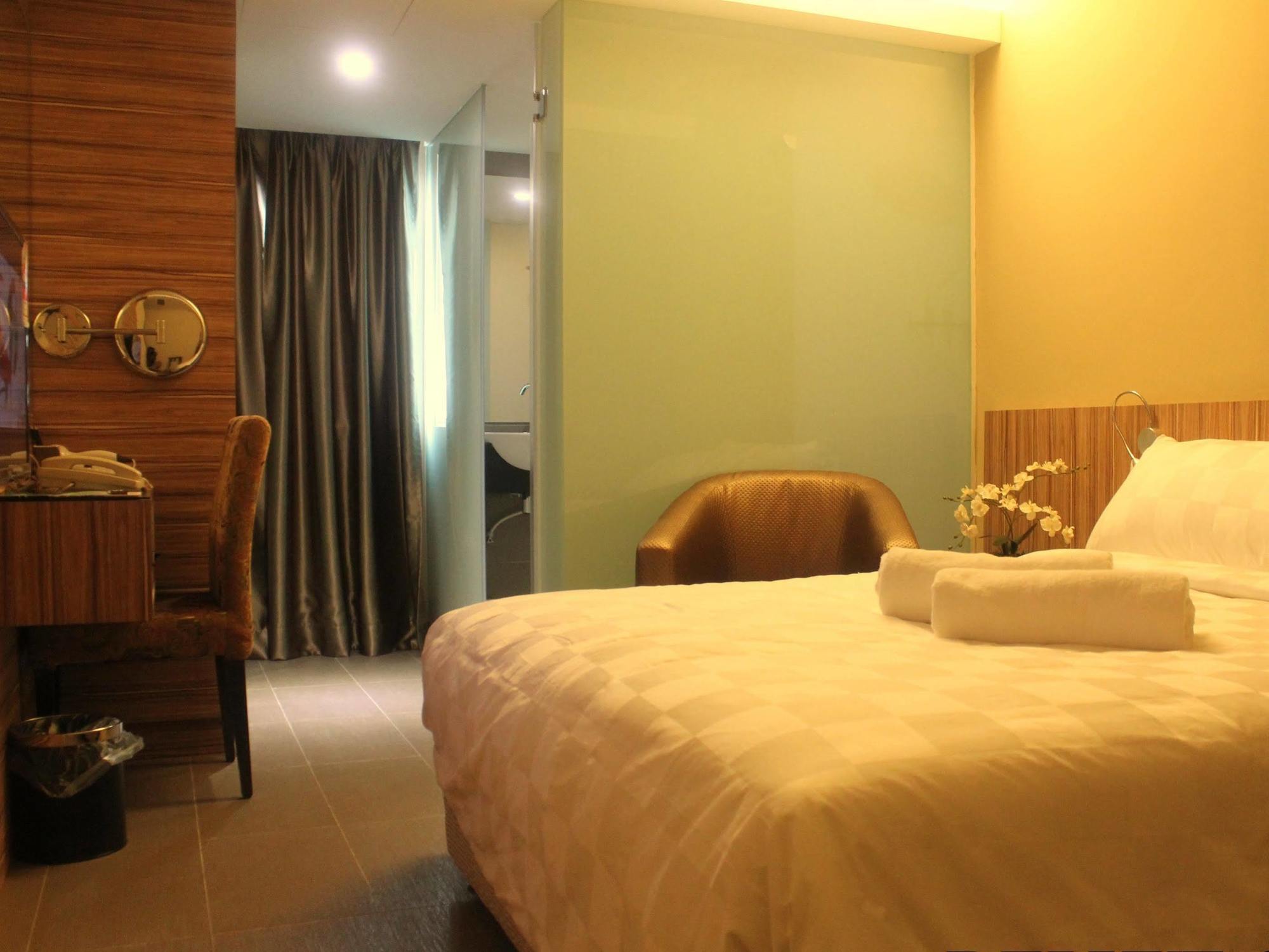Mornington Hotel Medan Ипох Екстериор снимка