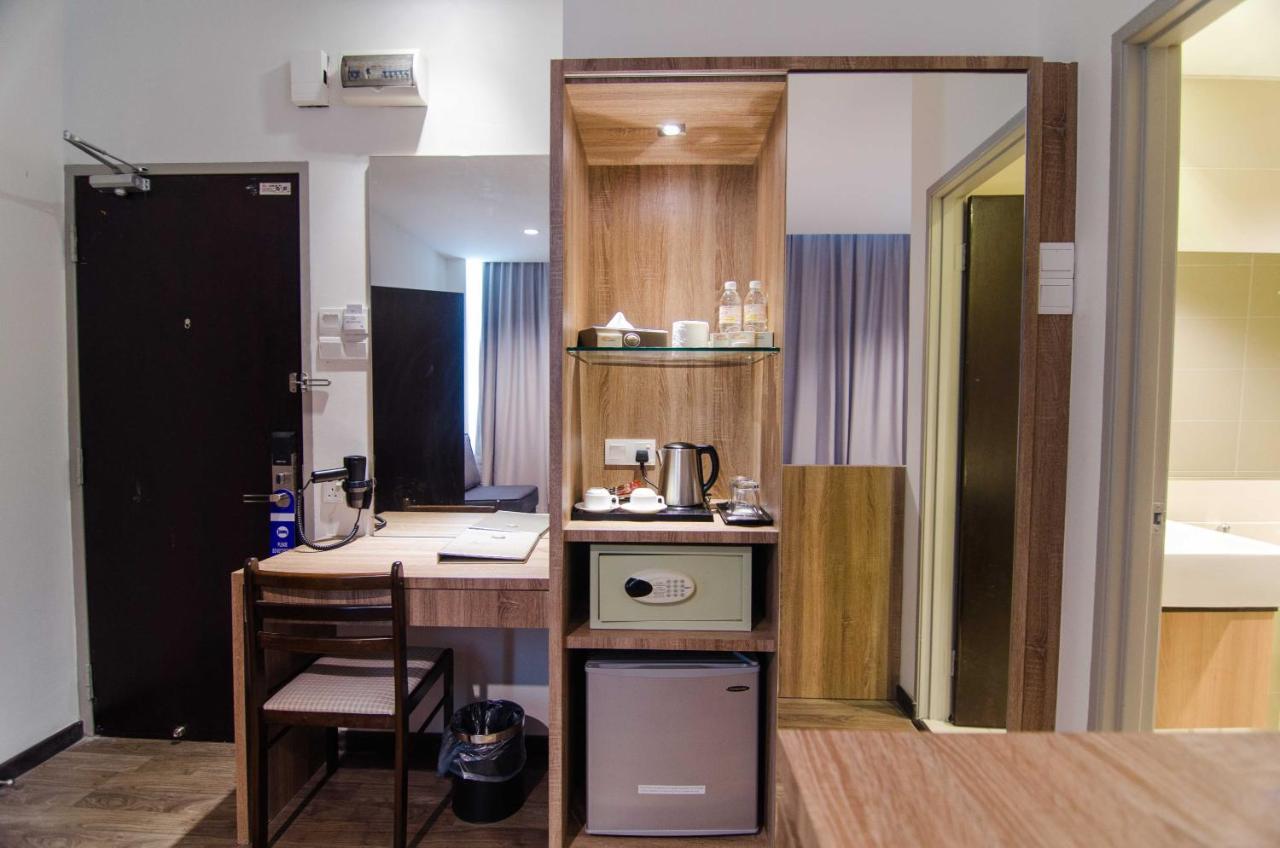 Mornington Hotel Medan Ипох Екстериор снимка